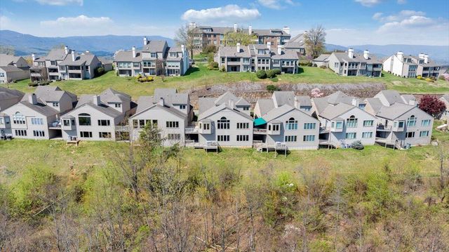 5010 Hunting Hills CIR, Roanoke, VA 24018
