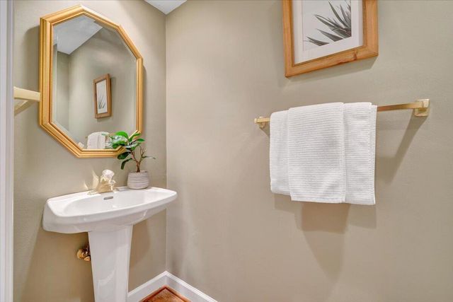 5010 Hunting Hills CIR, Roanoke, VA 24018