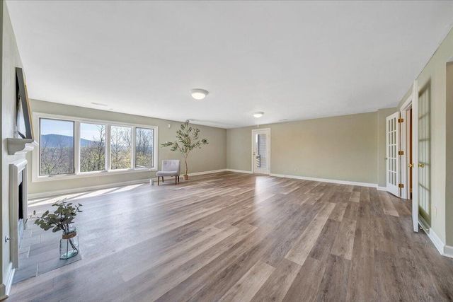 5010 Hunting Hills CIR, Roanoke, VA 24018