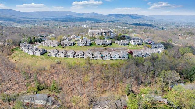 5010 Hunting Hills CIR, Roanoke, VA 24018