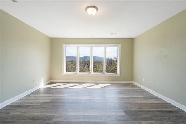 5010 Hunting Hills CIR, Roanoke, VA 24018