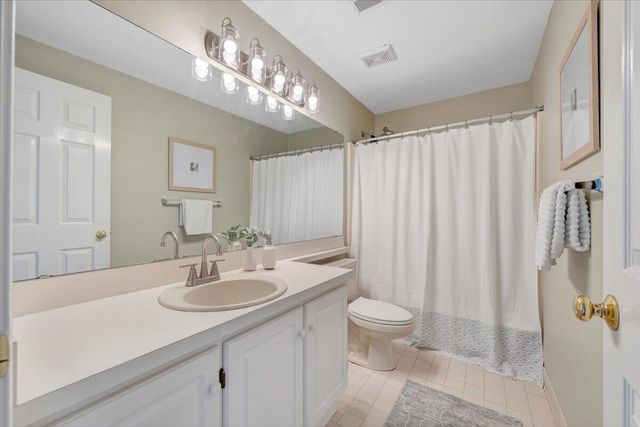5010 Hunting Hills CIR, Roanoke, VA 24018