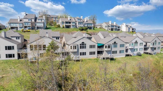 5010 Hunting Hills CIR, Roanoke, VA 24018
