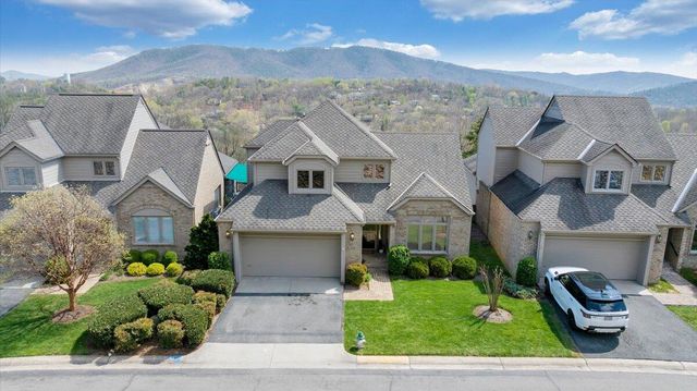 5010 Hunting Hills CIR, Roanoke, VA 24018