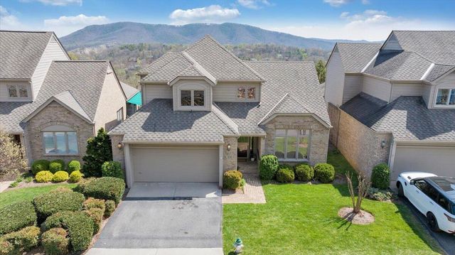 5010 Hunting Hills CIR, Roanoke, VA 24018