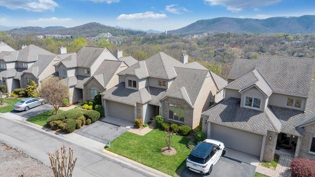 5010 Hunting Hills CIR, Roanoke, VA 24018