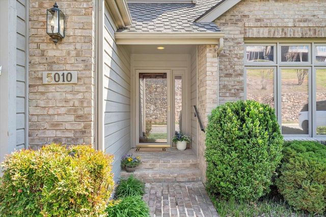 5010 Hunting Hills CIR, Roanoke, VA 24018