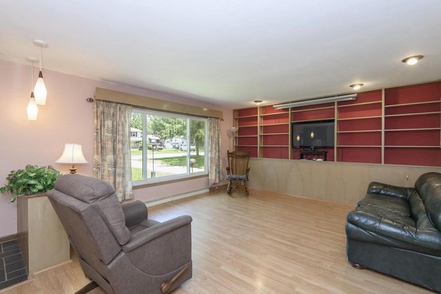 321 MacArthur DRIVE, Mukwonago, WI 53149
