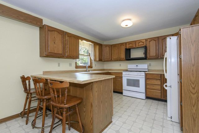 321 MacArthur DRIVE, Mukwonago, WI 53149