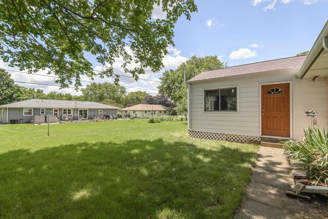 321 MacArthur DRIVE, Mukwonago, WI 53149