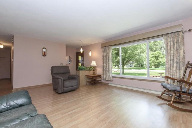 321 MacArthur DRIVE, Mukwonago, WI 53149