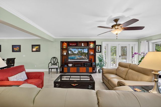 129 S Golfview Road 7, Lake Worth Beach, FL 33460