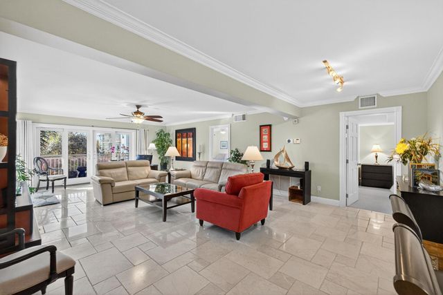 129 S Golfview Road 7, Lake Worth Beach, FL 33460