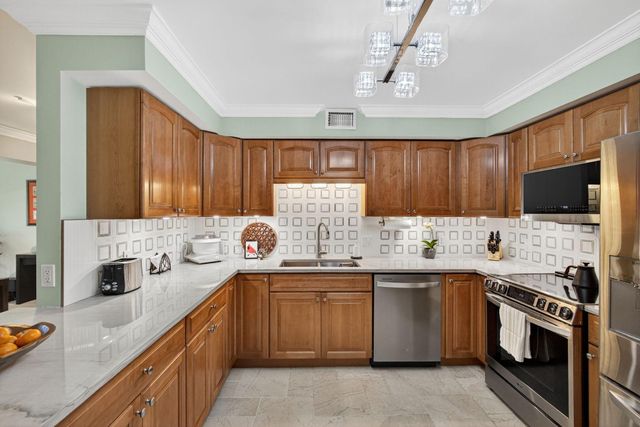 129 S Golfview Road 7, Lake Worth Beach, FL 33460