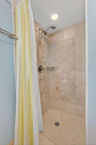 129 S Golfview Road 7, Lake Worth Beach, FL 33460