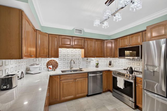 129 S Golfview Road 7, Lake Worth Beach, FL 33460