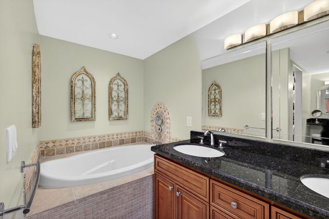 129 S Golfview Road 7, Lake Worth Beach, FL 33460