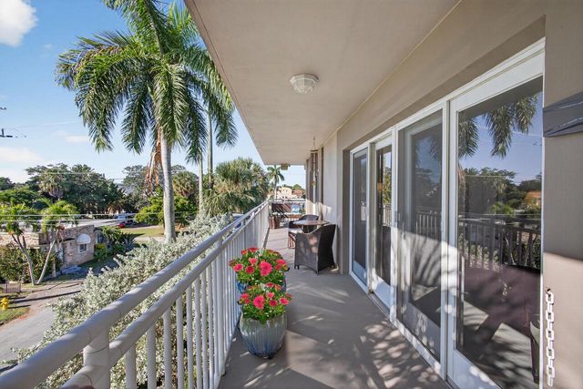 129 S Golfview Road 7, Lake Worth Beach, FL 33460