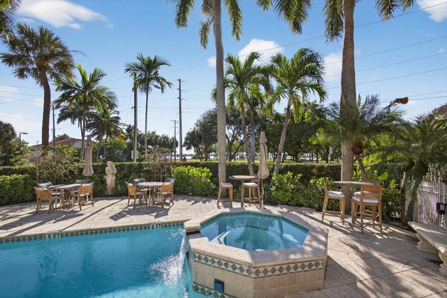 129 S Golfview Road 7, Lake Worth Beach, FL 33460