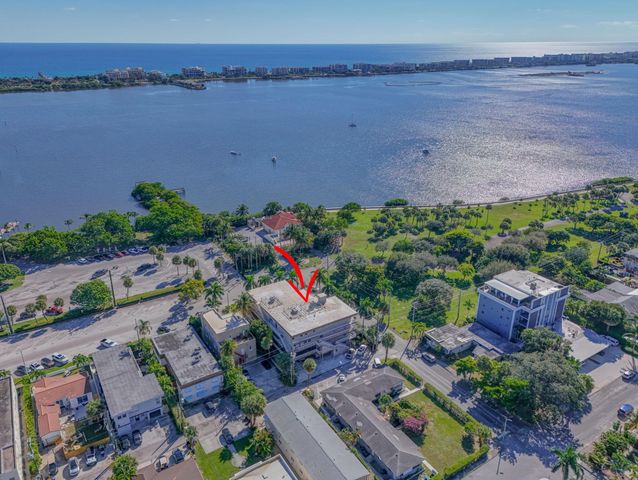 129 S Golfview Road 7, Lake Worth Beach, FL 33460