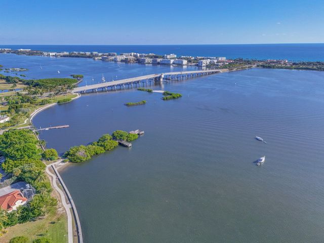 129 S Golfview Road 7, Lake Worth Beach, FL 33460