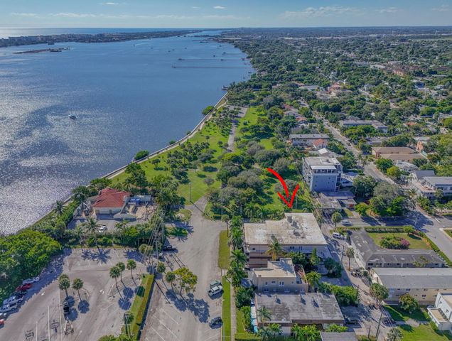 129 S Golfview Road 7, Lake Worth Beach, FL 33460