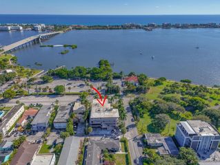 129 S Golfview Road 7, Lake Worth Beach, FL 33460