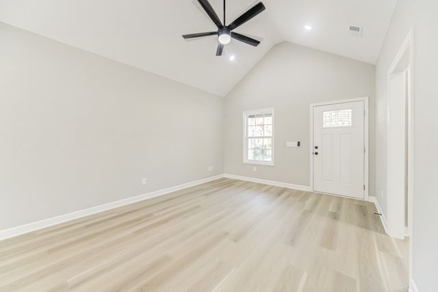 660 Virginia Ave, Gallatin, TN 37066