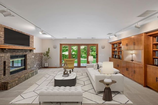 9550 Foxford Road, Chanhassen, MN 55317