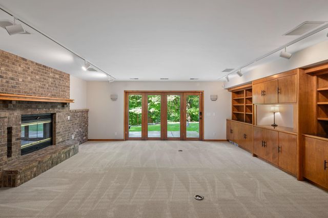 9550 Foxford Road, Chanhassen, MN 55317