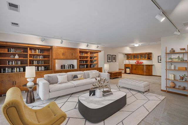 9550 Foxford Road, Chanhassen, MN 55317