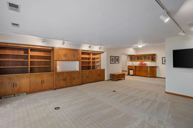 9550 Foxford Road, Chanhassen, MN 55317