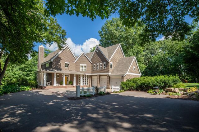 9550 Foxford Road, Chanhassen, MN 55317