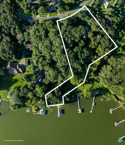 9550 Foxford Road, Chanhassen, MN 55317