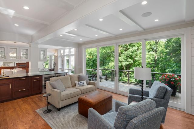 9550 Foxford Road, Chanhassen, MN 55317
