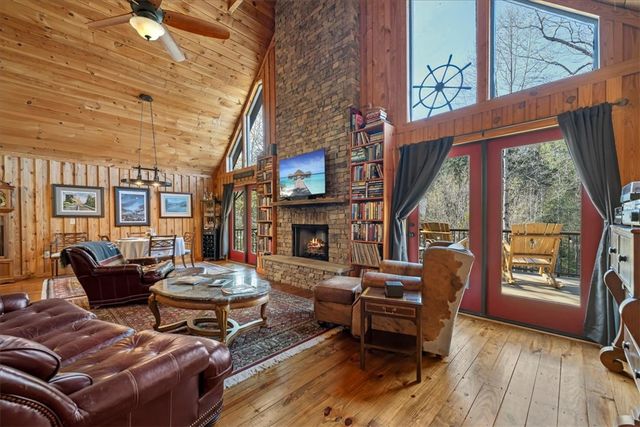 109 CAROLINA Cove, Seneca, SC 29672