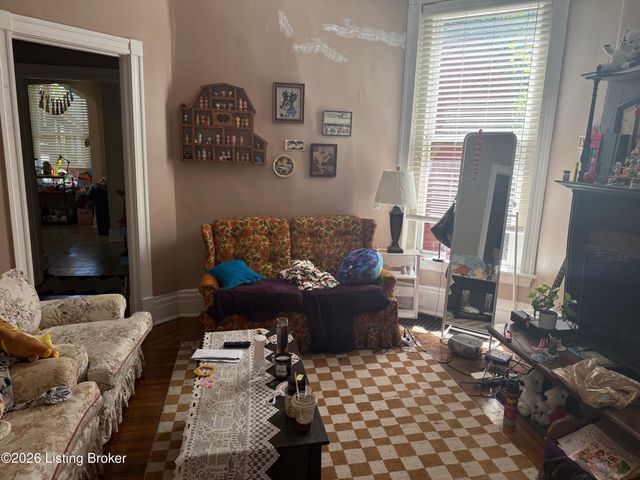 1321 S 1st St, Louisville, KY 40208