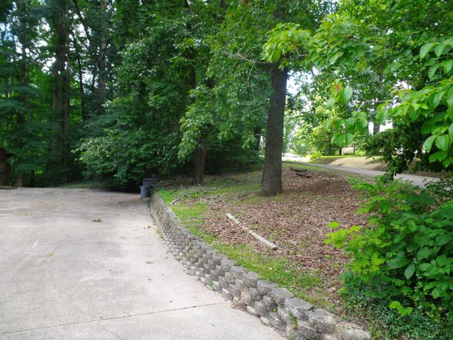 2103 Lambert Dr, Westmoreland, TN 37186