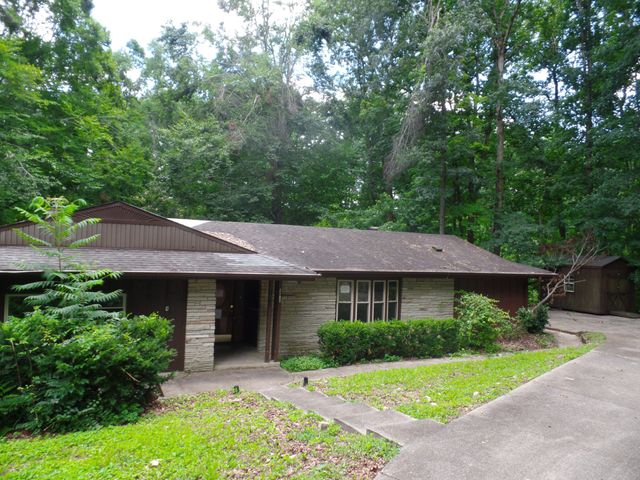 2103 Lambert Dr, Westmoreland, TN 37186