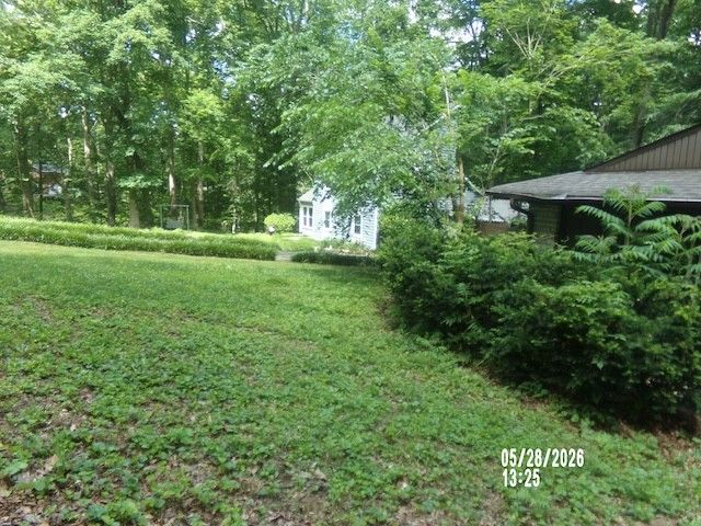 2103 Lambert Dr, Westmoreland, TN 37186
