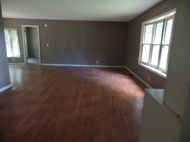 2103 Lambert Dr, Westmoreland, TN 37186