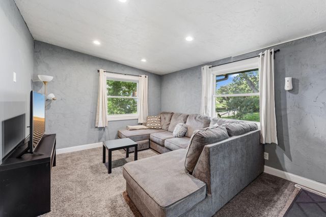 1231 Hewitt Avenue, Saint Paul, MN 55104