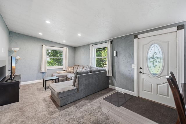 1231 Hewitt Avenue, Saint Paul, MN 55104