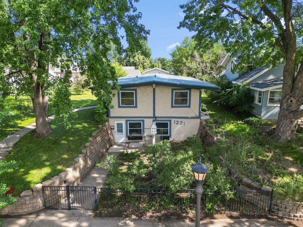 1231 Hewitt Avenue, Saint Paul, MN 55104