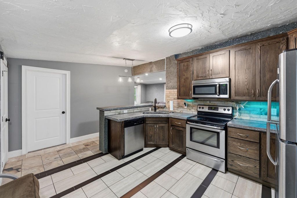 1231 Hewitt Avenue, Saint Paul, MN 55104 — photo 2