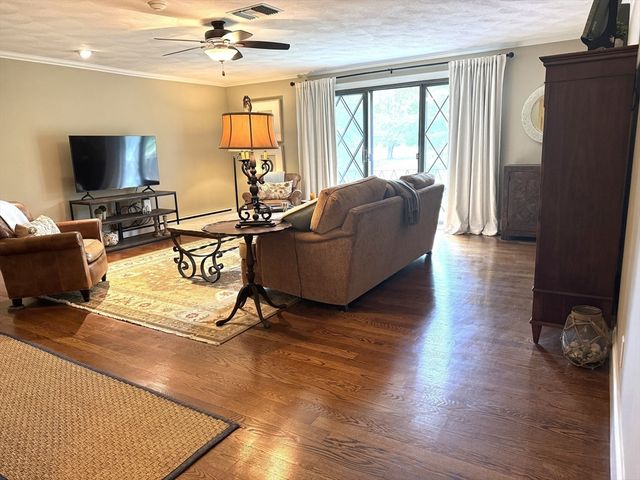 2 Rainbow Pond Dr 7, Walpole, MA 02081