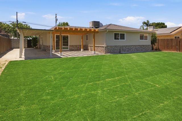 641 Kern Street, Kingsburg, CA 93631