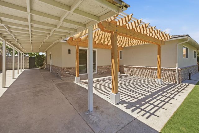 641 Kern Street, Kingsburg, CA 93631