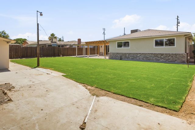 641 Kern Street, Kingsburg, CA 93631