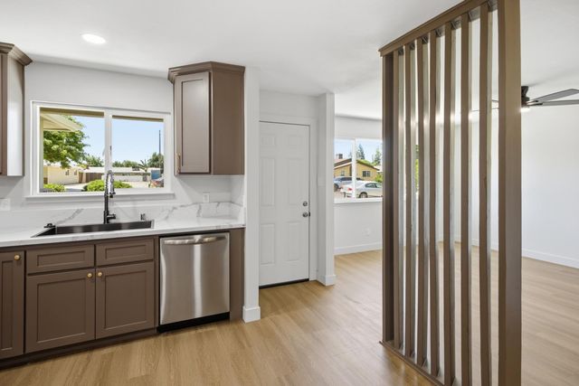641 Kern Street, Kingsburg, CA 93631